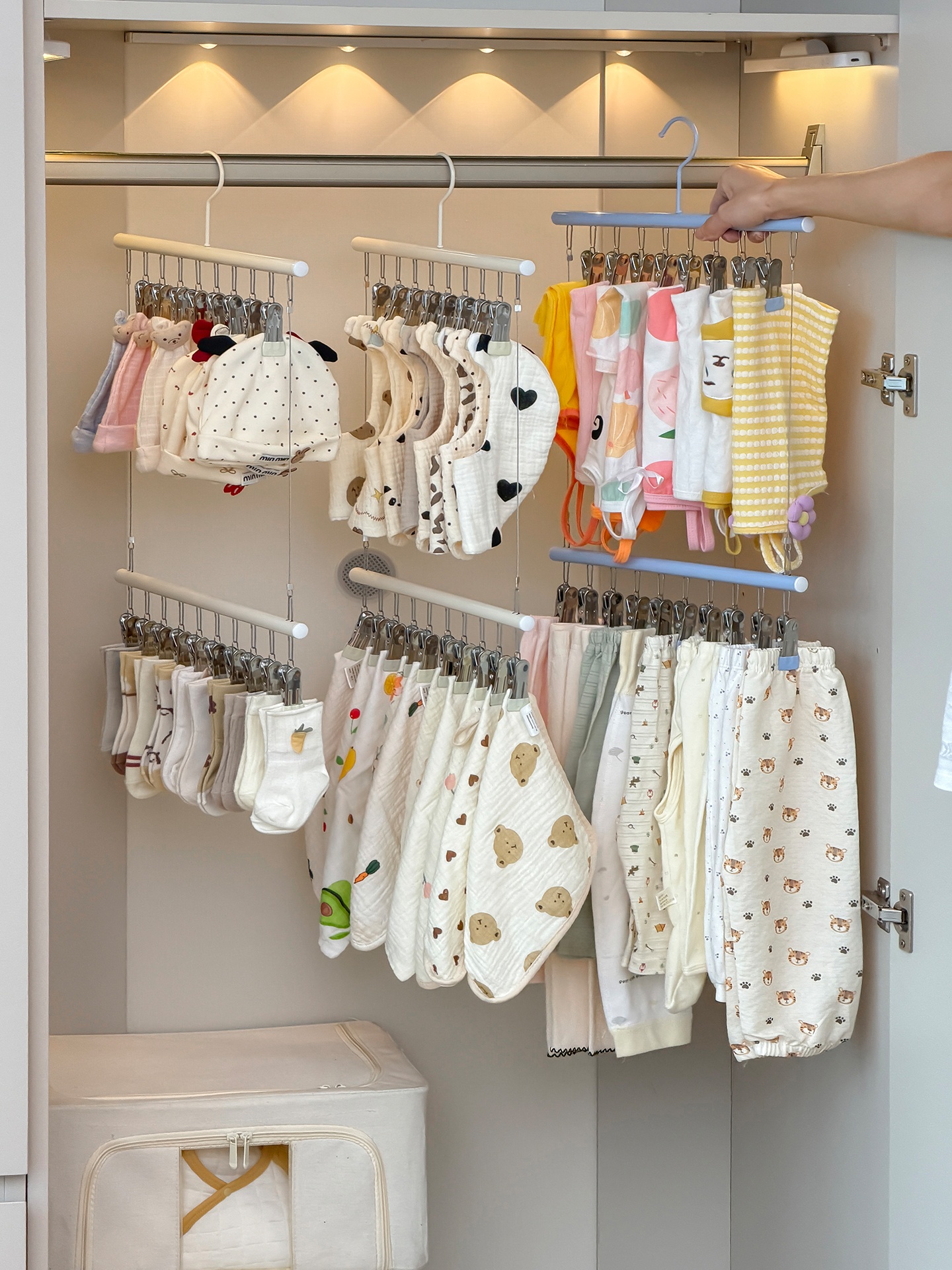 Baby Pants Hanger with Multipl - مراجعة Baby Clothing Organizer وسعره