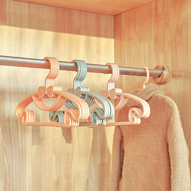10 Pieces of Children's Hanger - مراجعة Baby Clothing Hangers وسعره